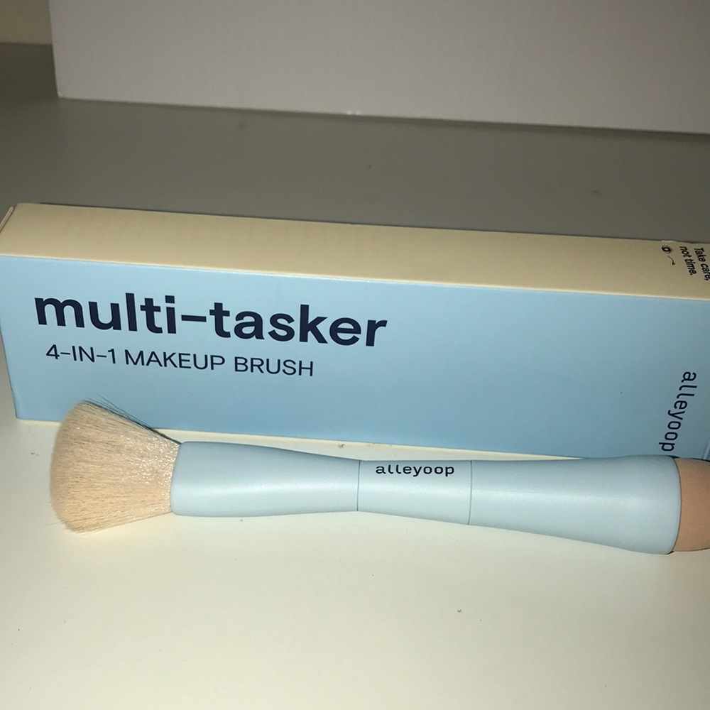 ALLEYOOP Multi-tasker 4 in 1 convertible Makeup Brush NEW